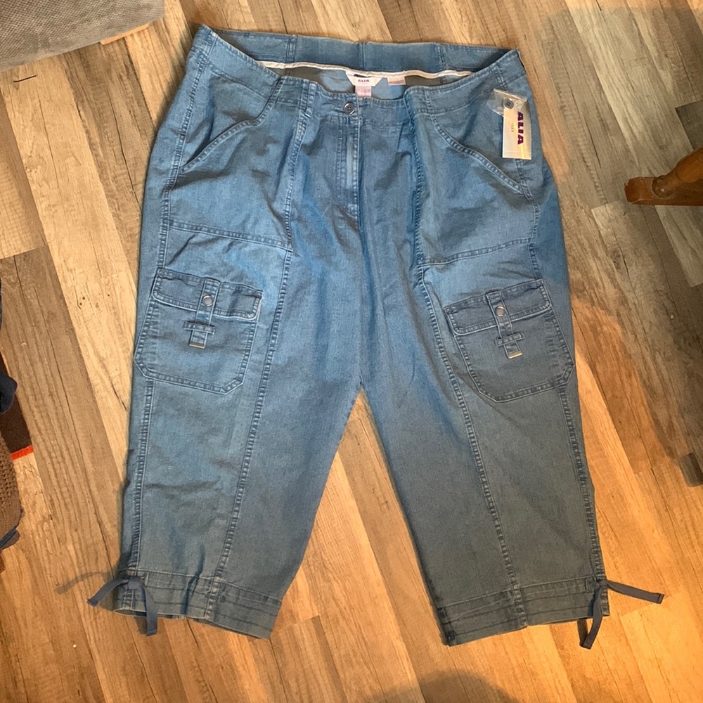 Ladies Alia Chambray Cargo Capris pants Sz 20 NWT